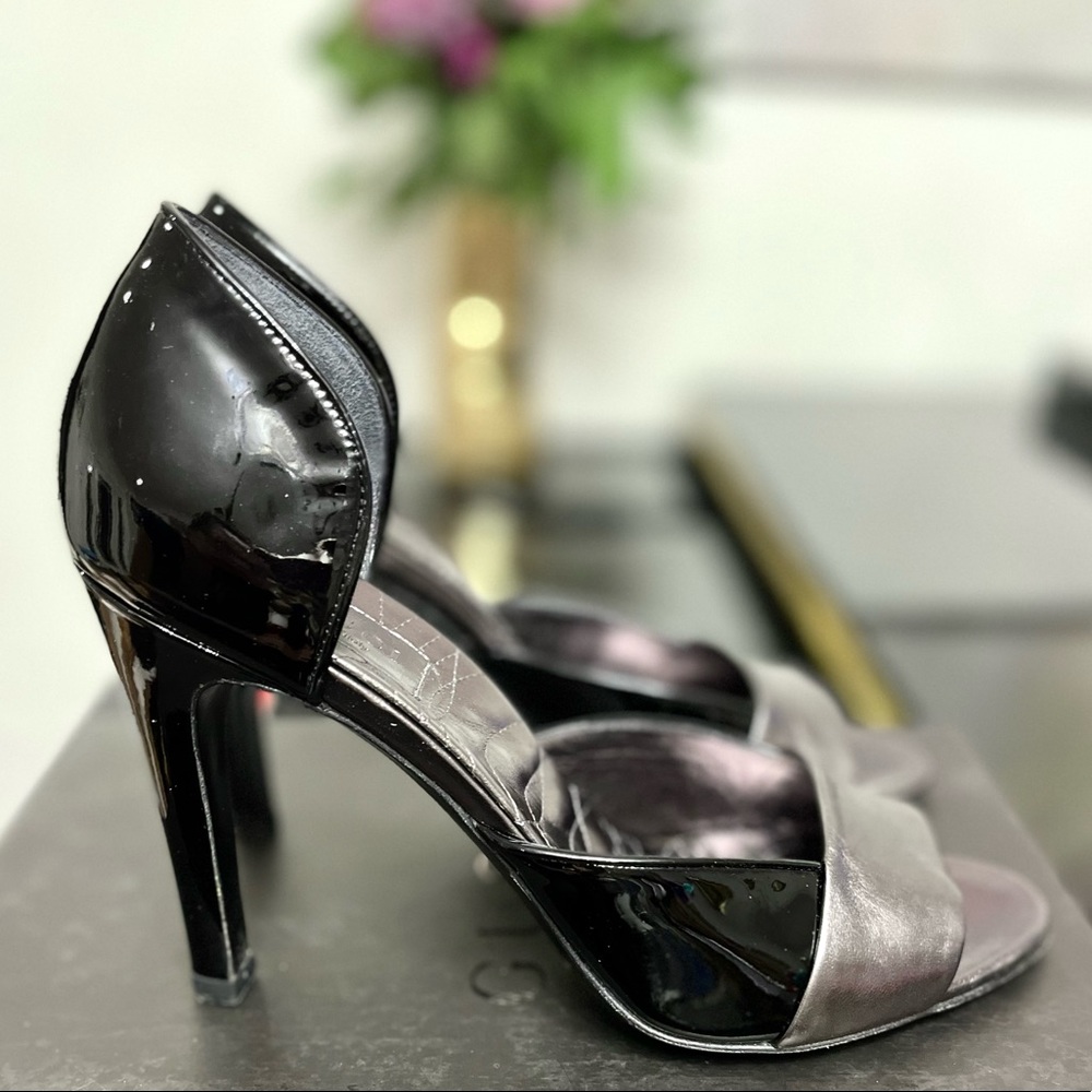 NWOT Never-worn Gucci patent leather black and silver heels